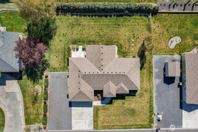 9083 SE Castlewood Drive , Moses Lake, WA 98837 - Photo 2