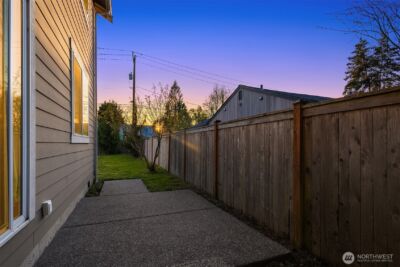 12204 Ashworth Avenue N, Seattle, WA 98133 - Photo 34