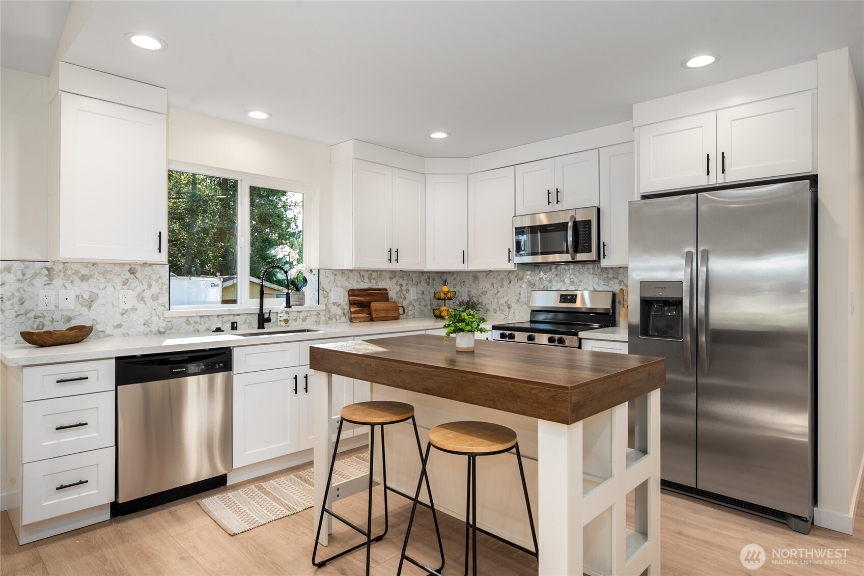 3655 Galiano Dr , Ferndale, WA 98248