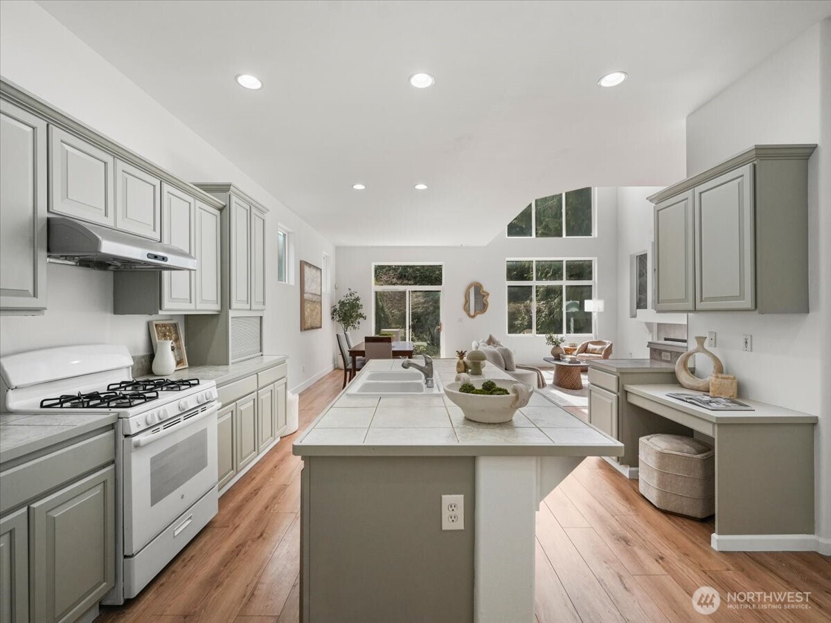 2465 132nd Avenue SE, Bellevue, WA 98005