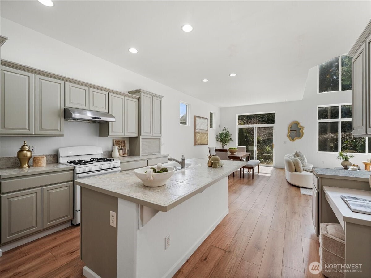 2465 132nd Avenue SE, Bellevue, WA 98005