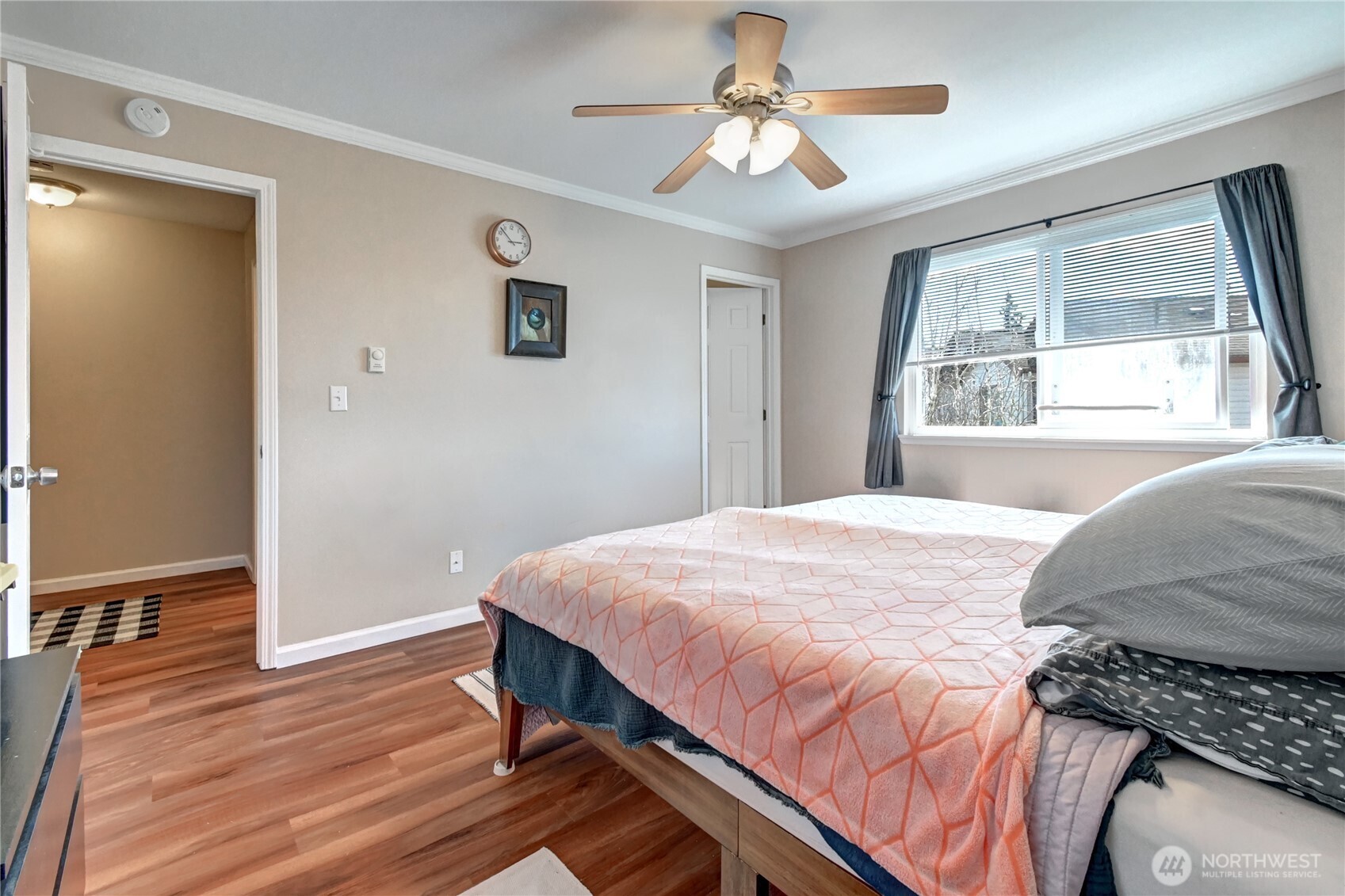 8823 Holly Dr #E206, Everett, WA 98208