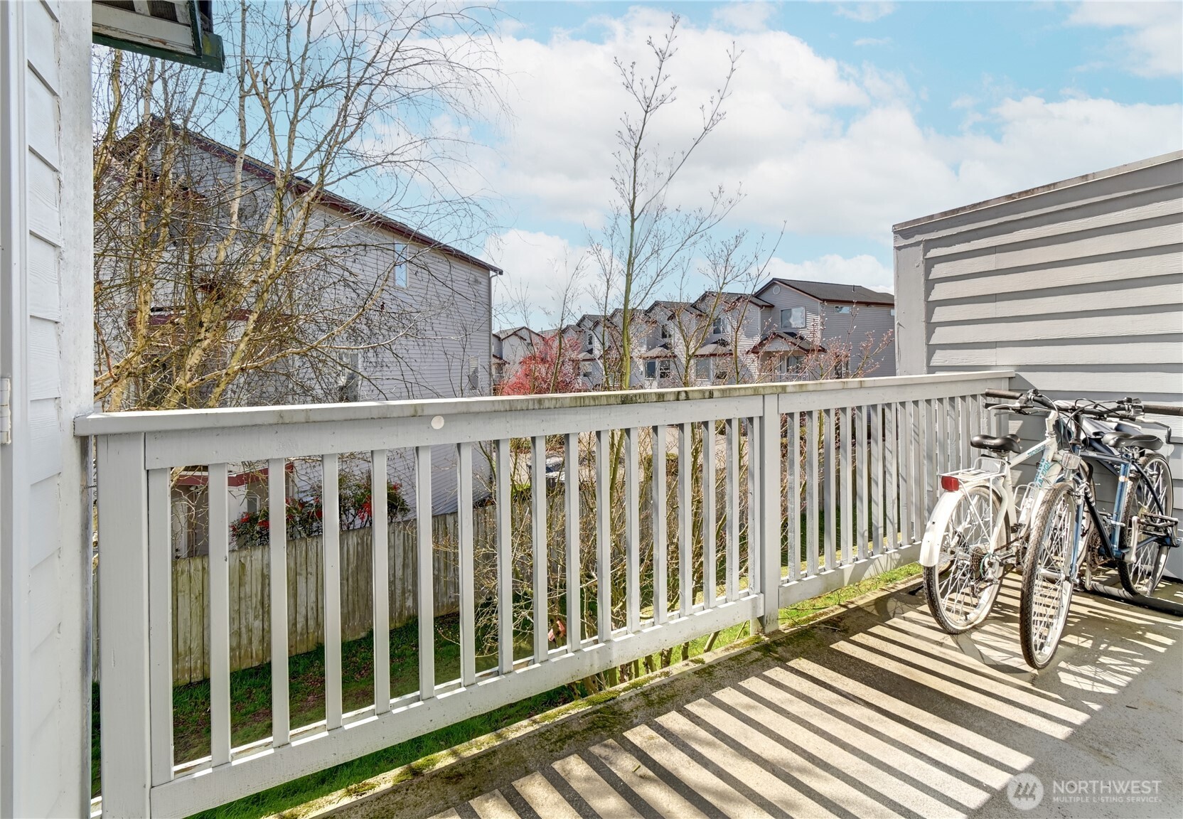 8823 Holly Dr #E206, Everett, WA 98208