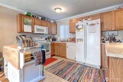 8823 Holly Dr #E206, Everett, WA 98208 - Photo 2