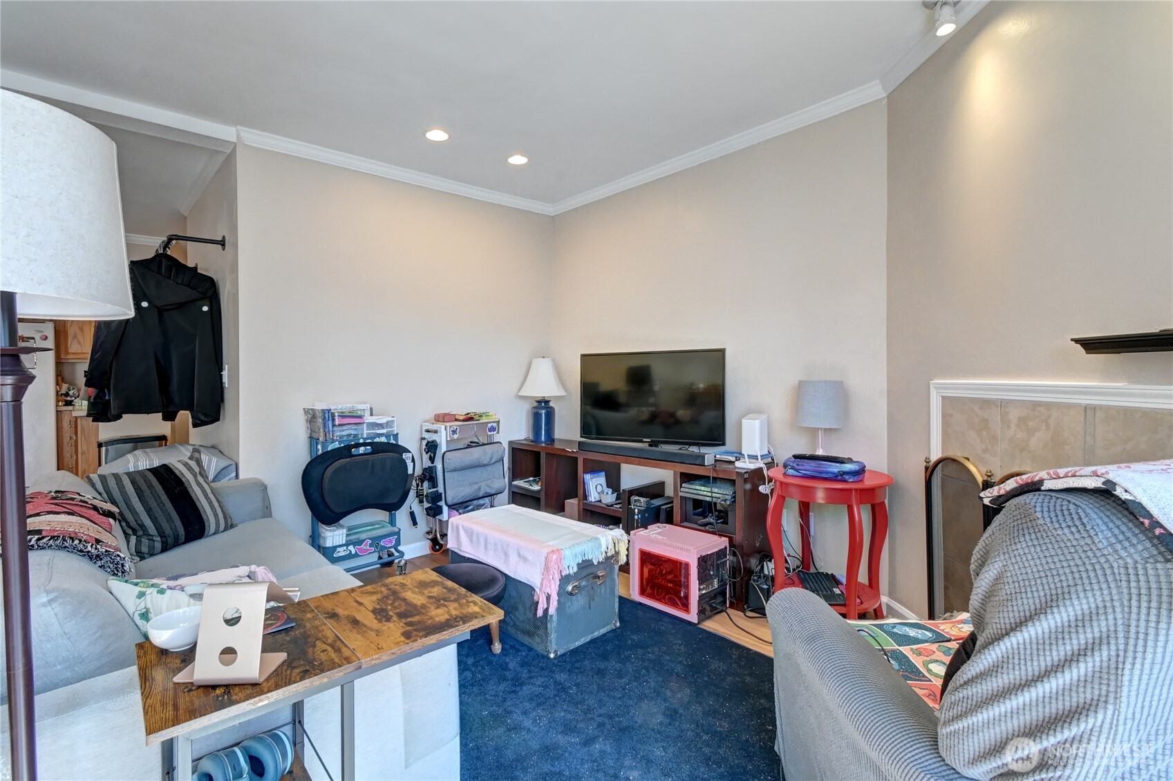 8823 Holly Dr #E206, Everett, WA 98208