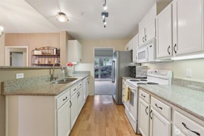 22537 SE 38th Terrace #1426, Issaquah, WA 98029 - Photo 13