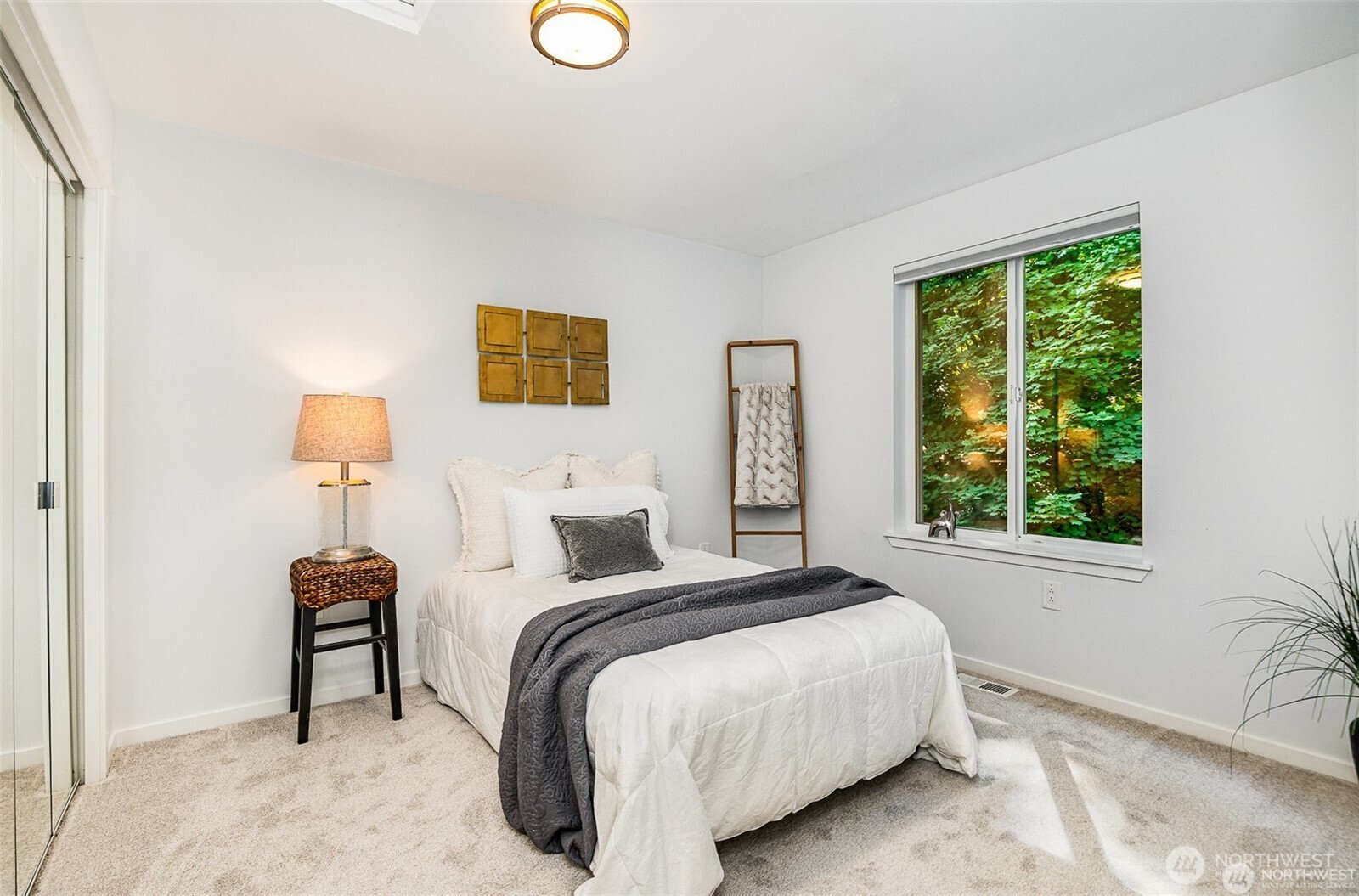 5523 Lakemont Boulevard SE #604, Bellevue, WA 98006