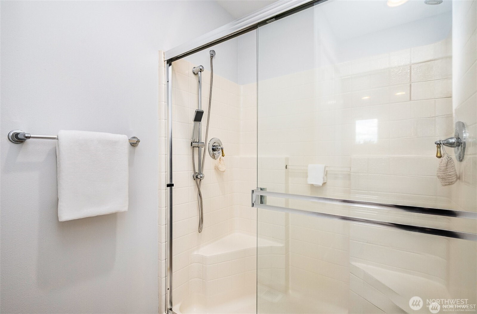 5523 Lakemont Boulevard SE #604, Bellevue, WA 98006