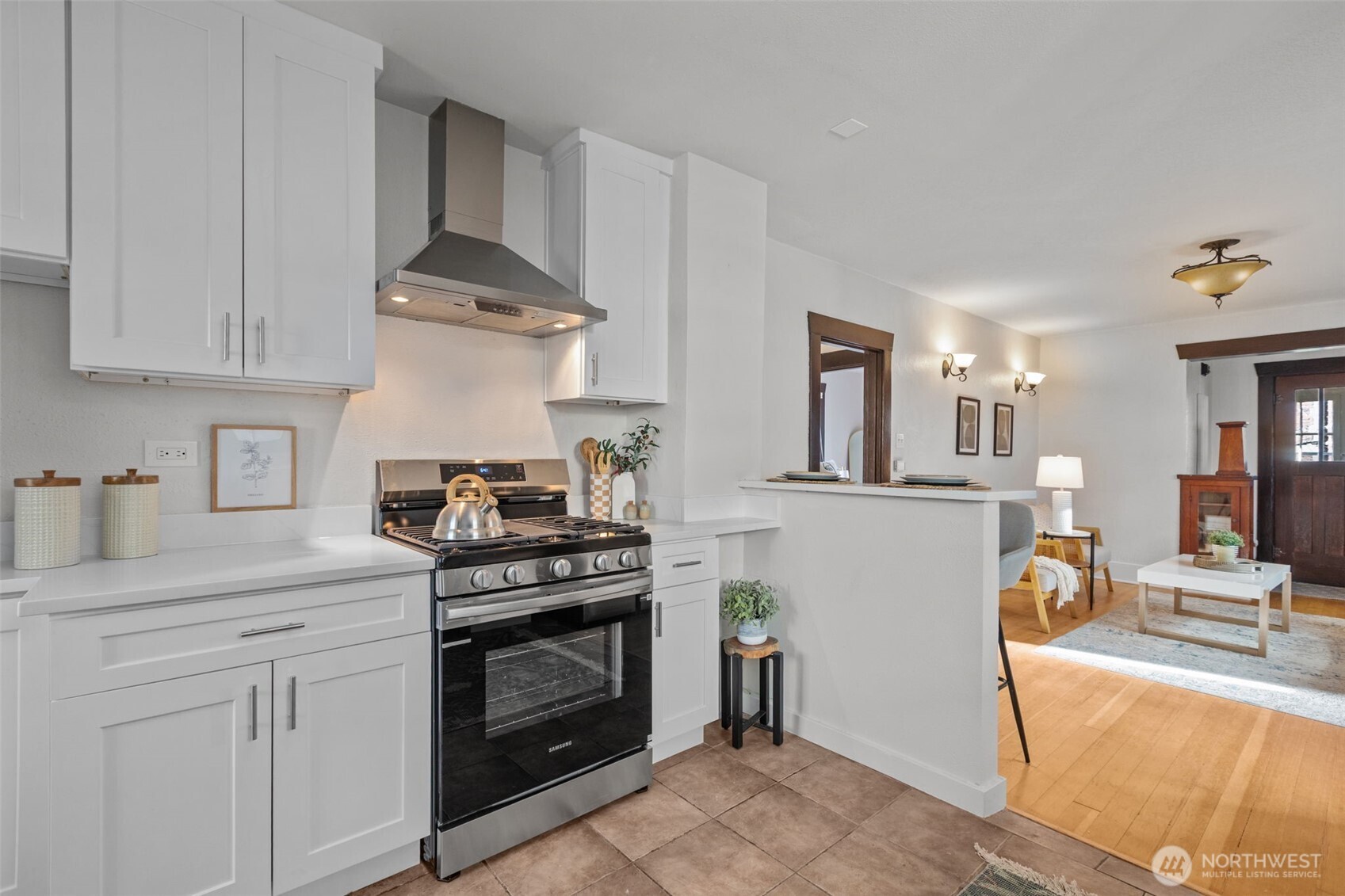 4219 S Mead Street , Seattle, WA 98118