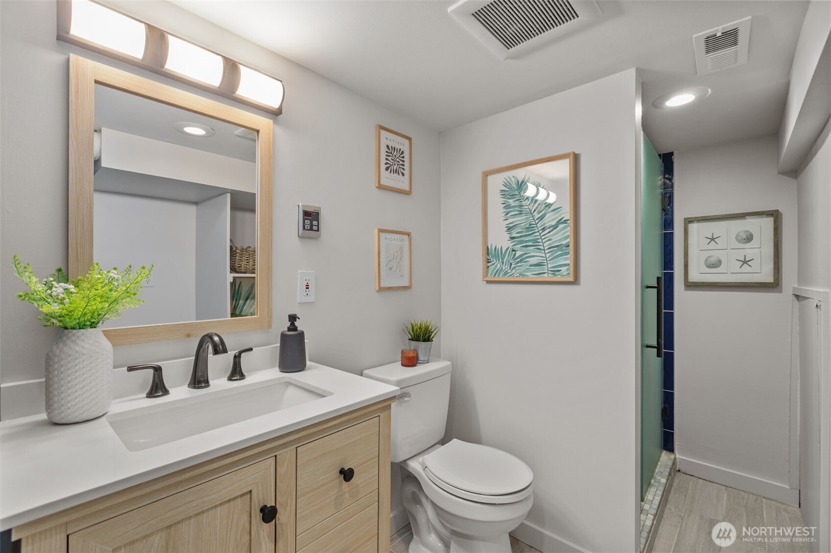 4219 S Mead Street , Seattle, WA 98118