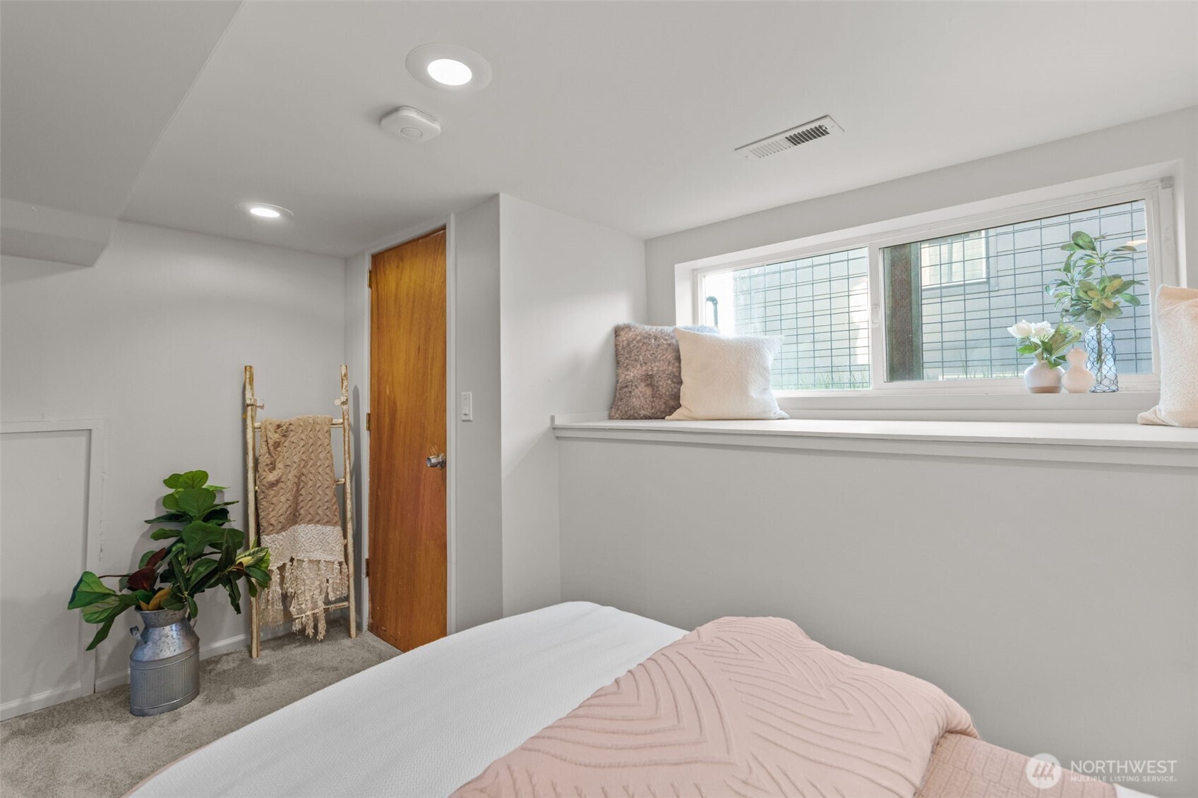 4219 S Mead Street , Seattle, WA 98118