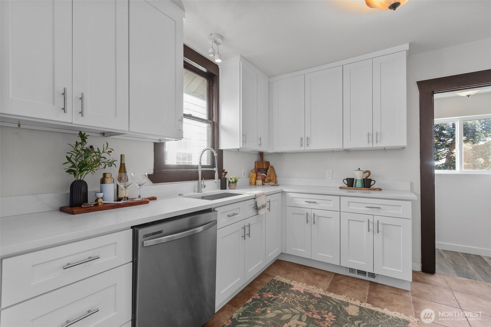 4219 S Mead Street , Seattle, WA 98118