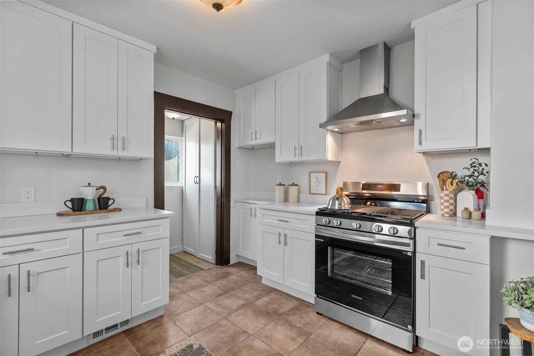4219 S Mead Street , Seattle, WA 98118