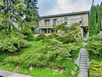 3021 21st Avenue W, Seattle, WA 98199 - Photo 1