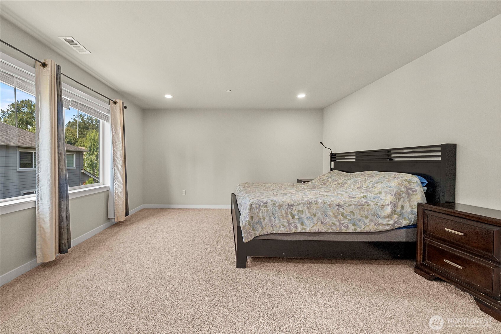 19821 75th Avenue NE, Kenmore, WA 98028