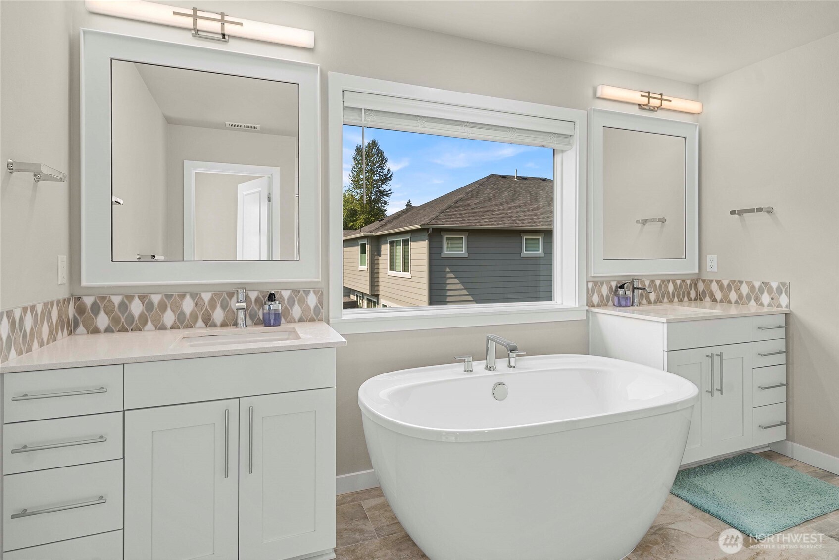 19821 75th Avenue NE, Kenmore, WA 98028