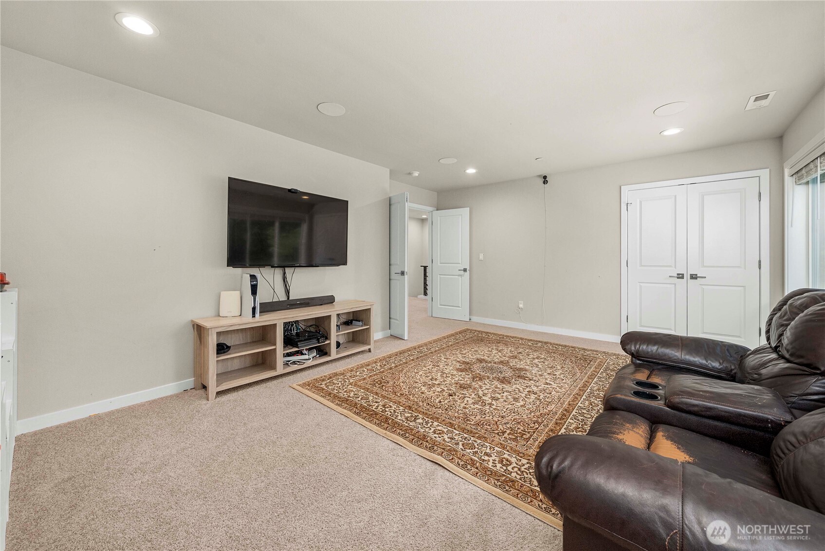 19821 75th Avenue NE, Kenmore, WA 98028