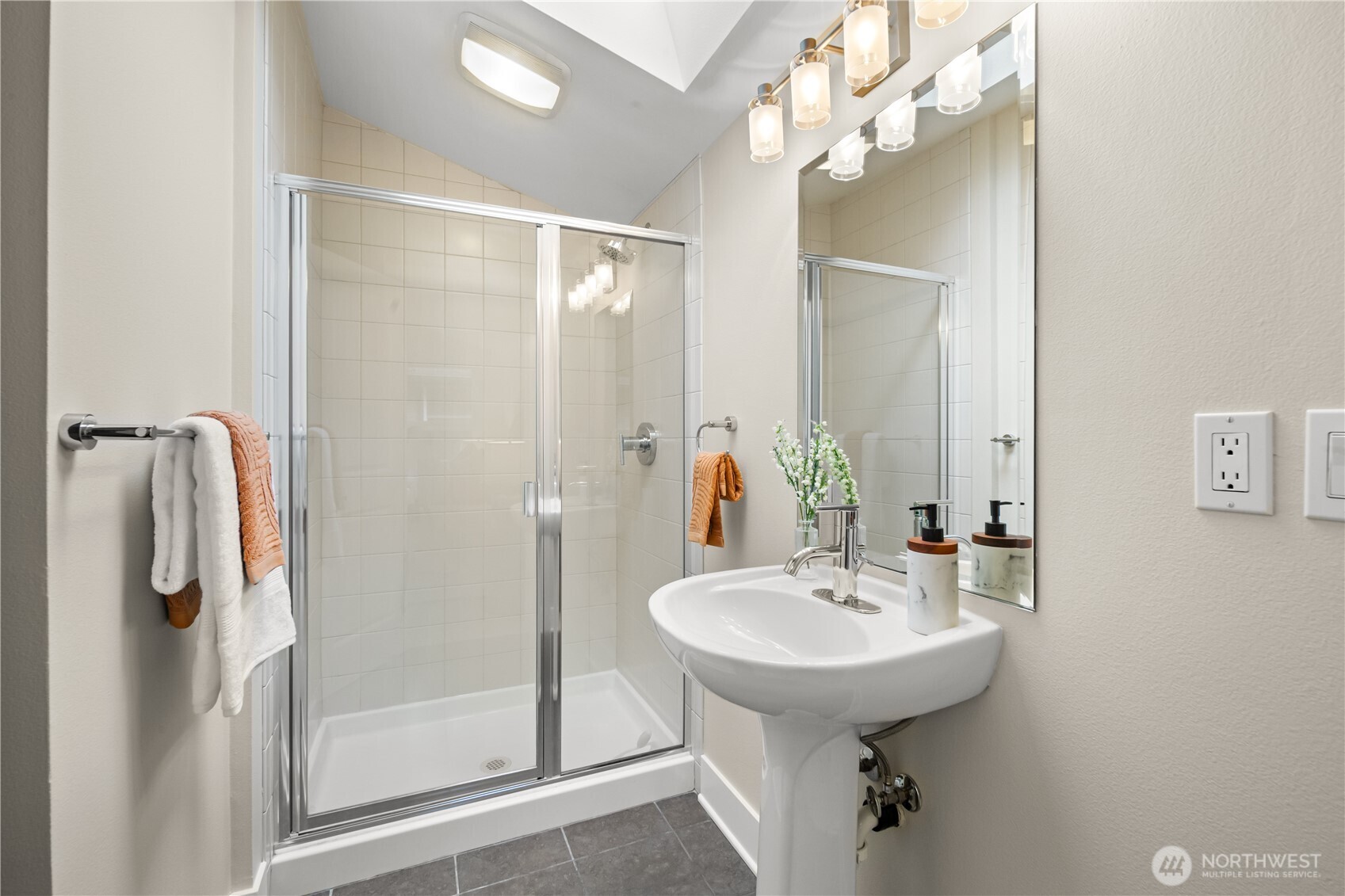 2614 NW 57th Street #B, Seattle, WA 98107