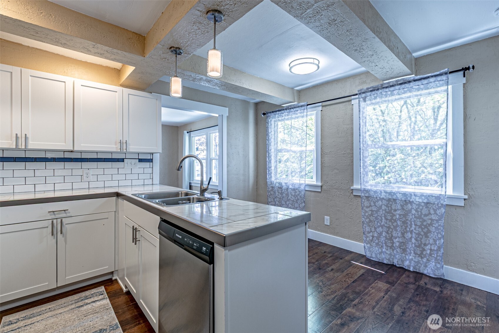 913 E McKinley Road , Tacoma, WA 98404