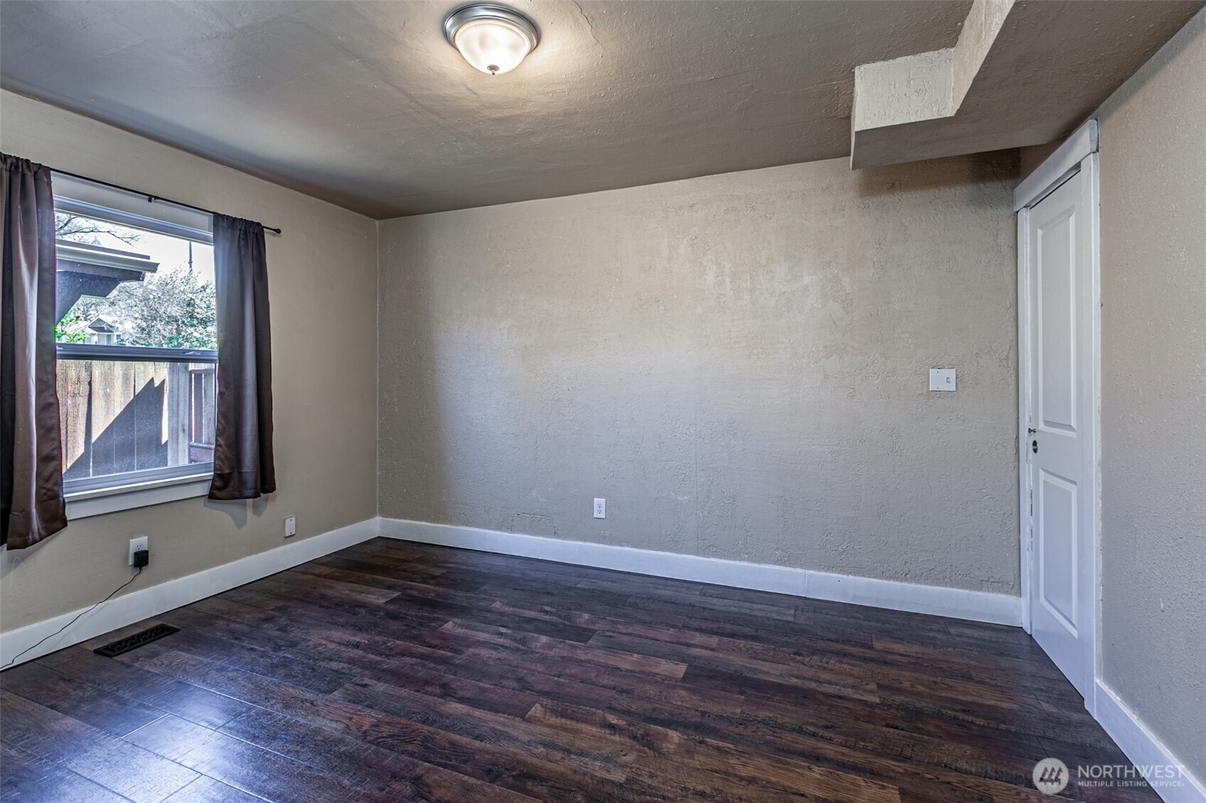 913 E McKinley Road , Tacoma, WA 98404