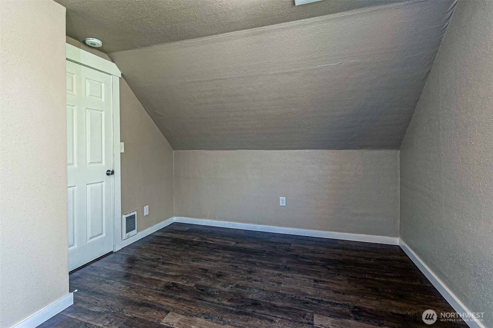 913 E McKinley Road , Tacoma, WA 98404