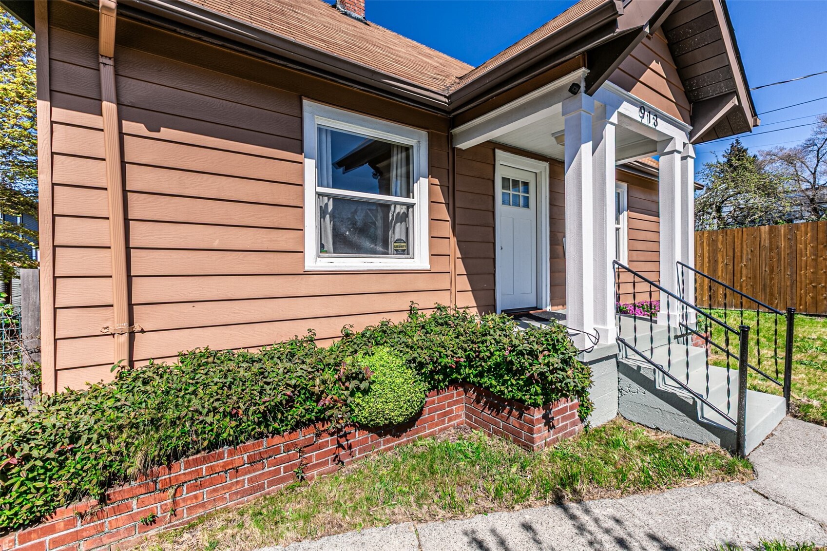 913 E McKinley Road , Tacoma, WA 98404