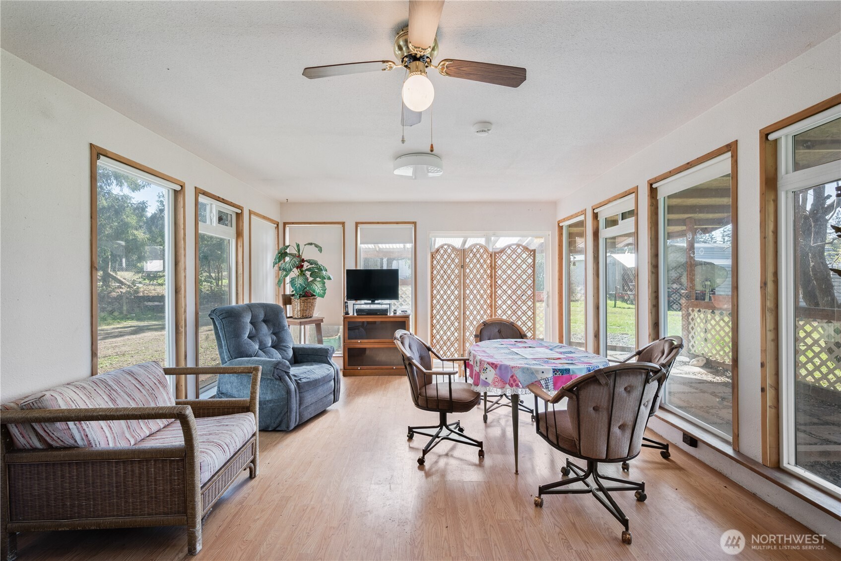 302 Studebaker Road , Castle Rock, WA 98611