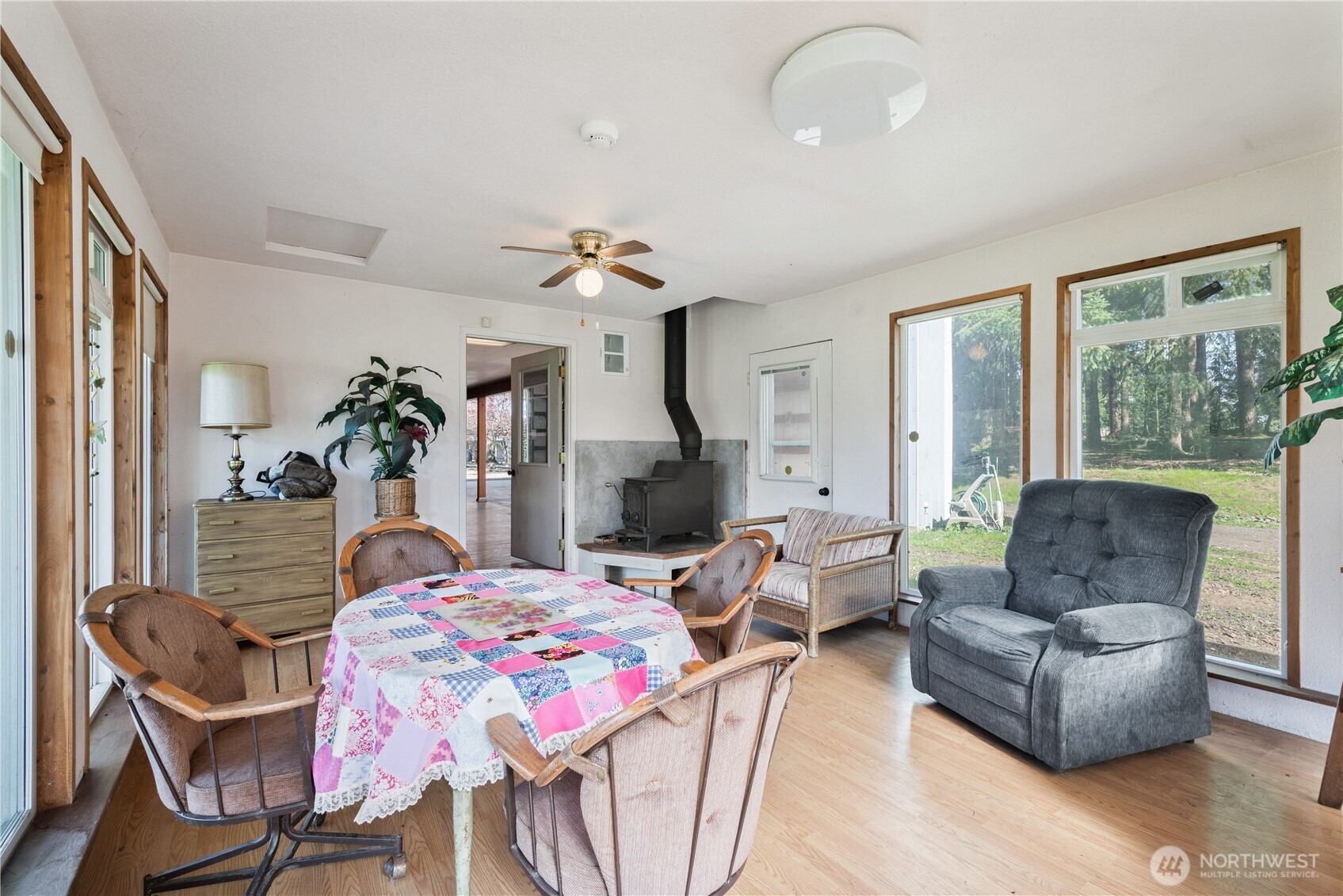 302 Studebaker Road , Castle Rock, WA 98611