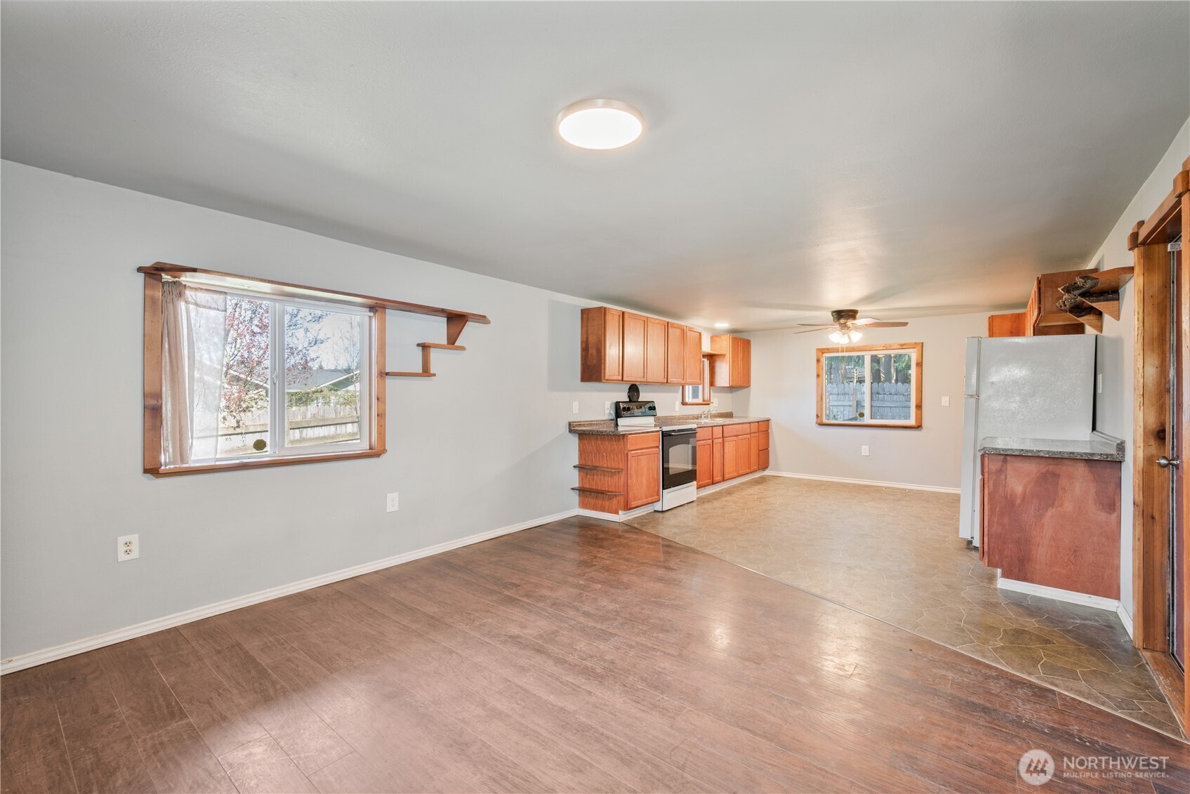 302 Studebaker Road , Castle Rock, WA 98611