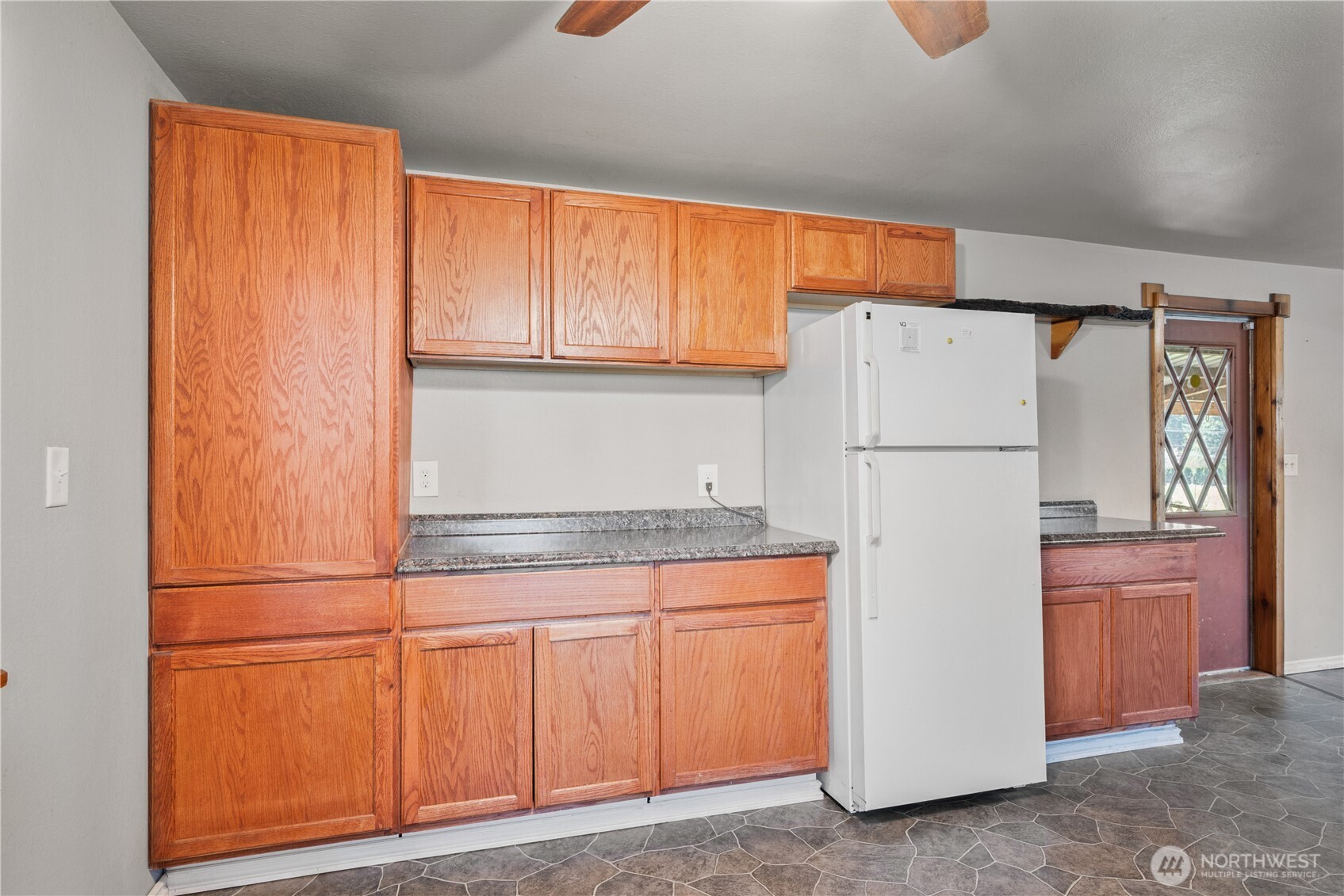 302 Studebaker Road , Castle Rock, WA 98611