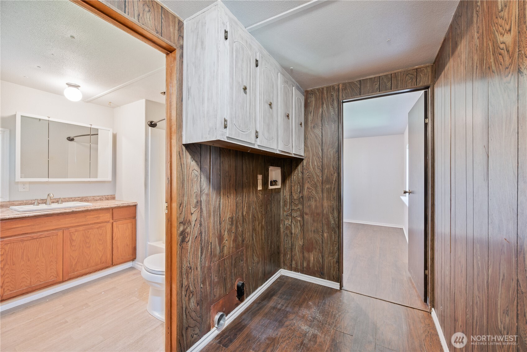 302 Studebaker Road , Castle Rock, WA 98611