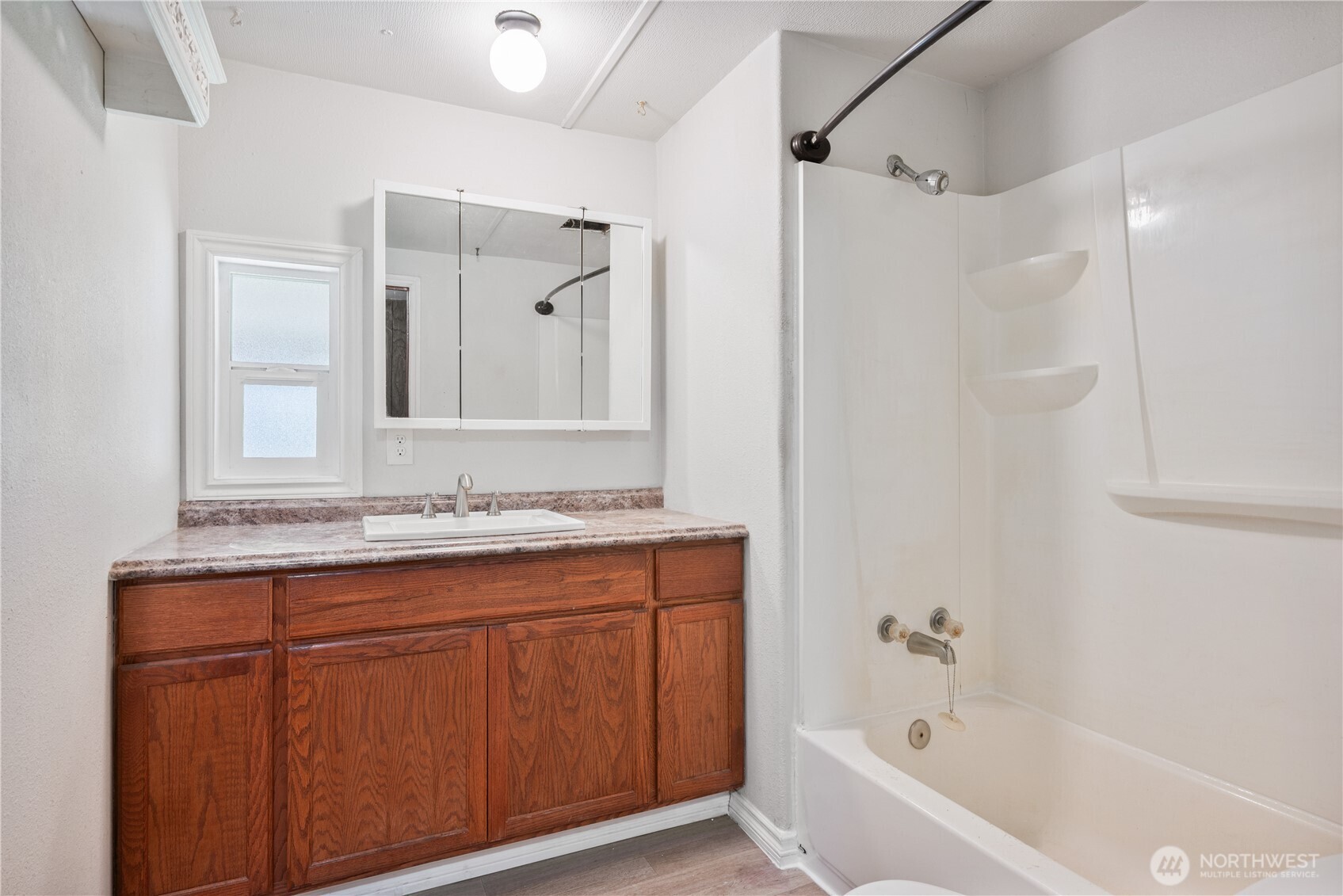 302 Studebaker Road , Castle Rock, WA 98611