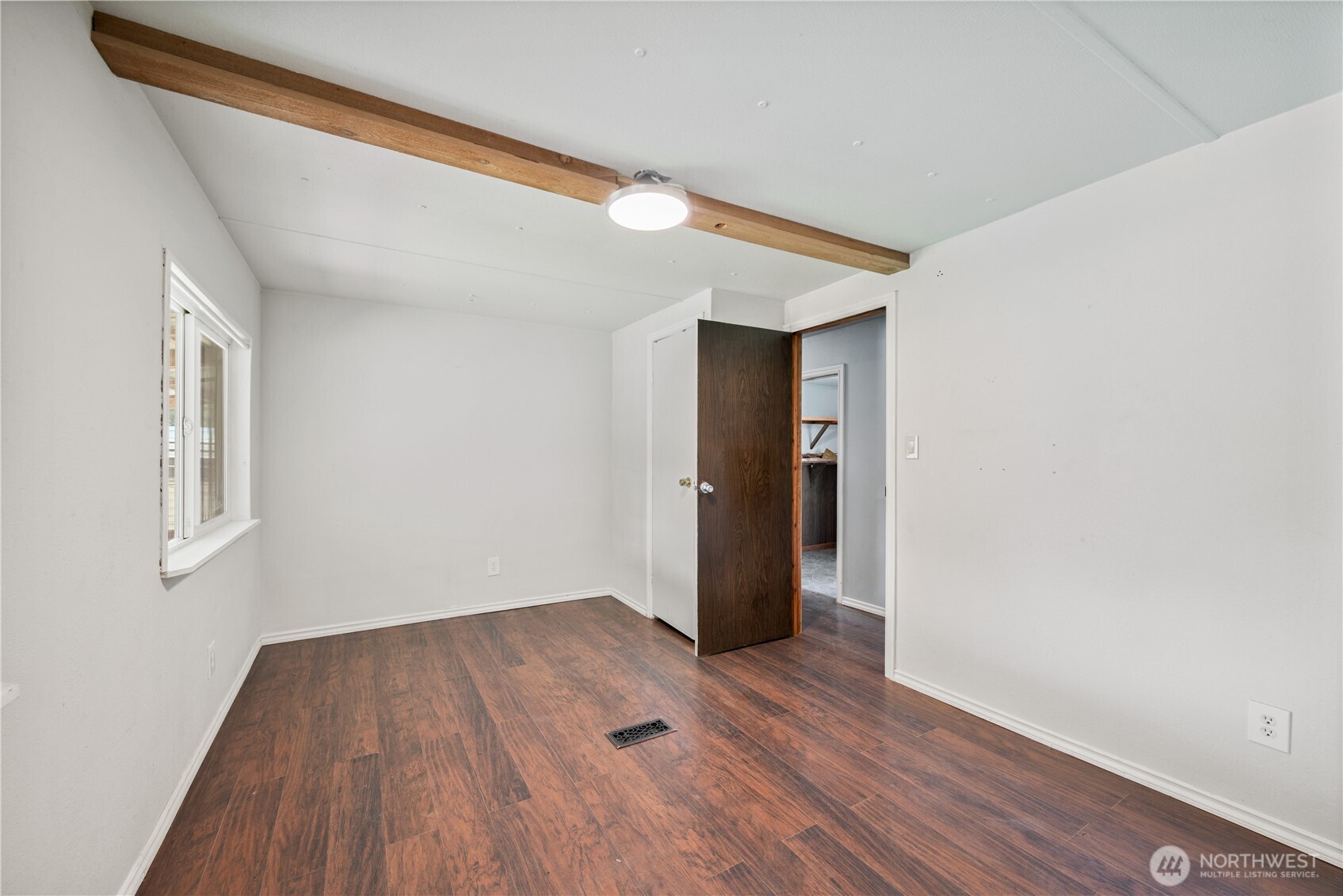 302 Studebaker Road , Castle Rock, WA 98611