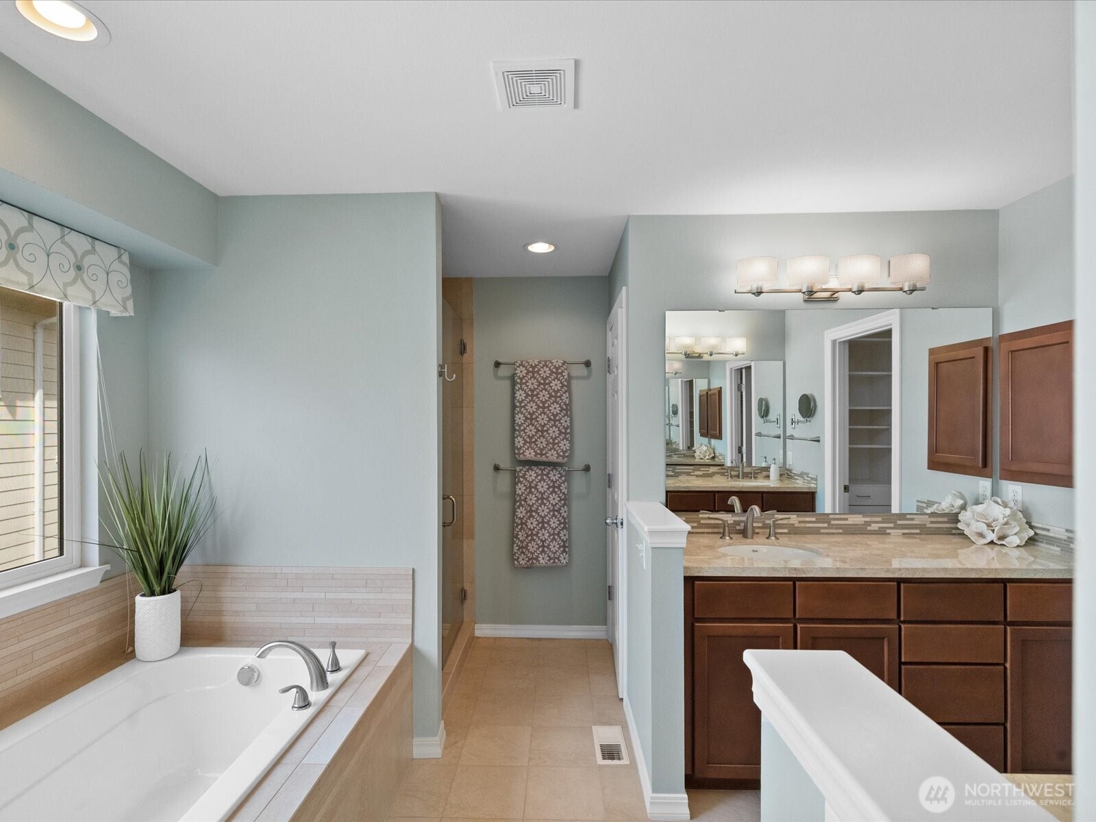 8902 NE 178th St , Bothell, WA 98011