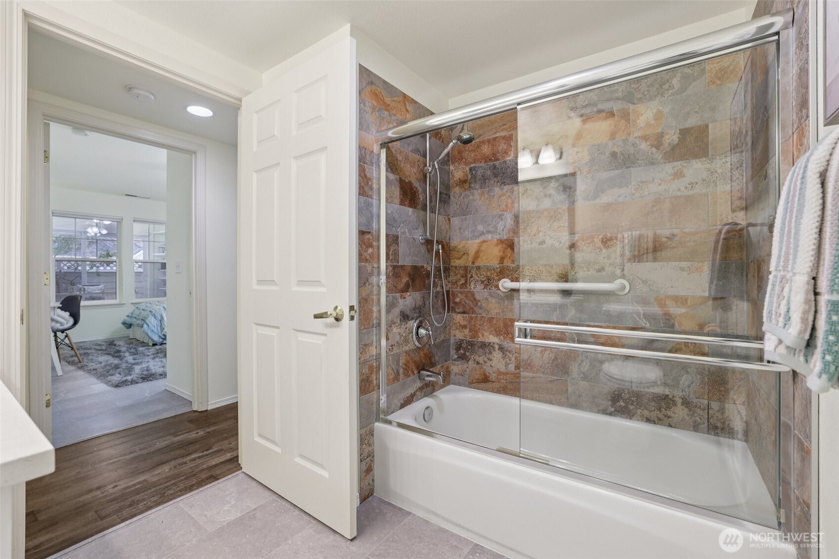 4133 224th Lane SE #103, Issaquah, WA 98029