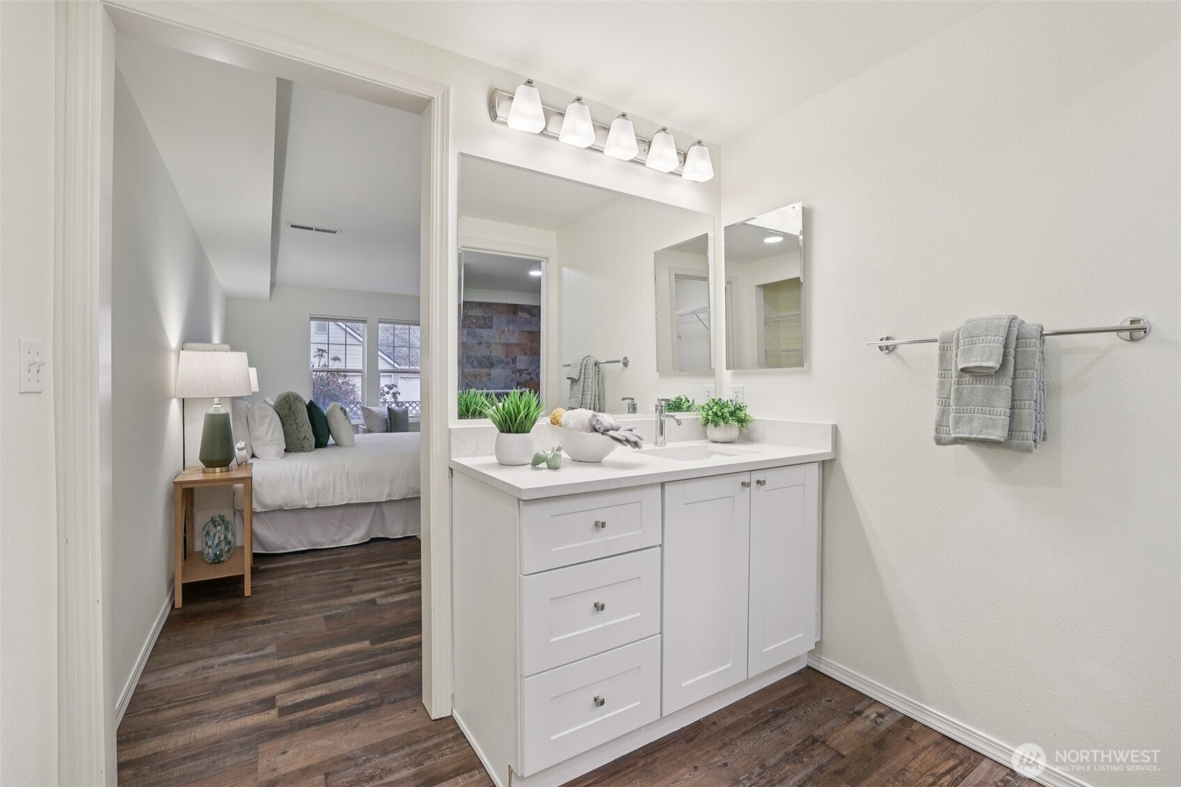 4133 224th Lane SE #103, Issaquah, WA 98029