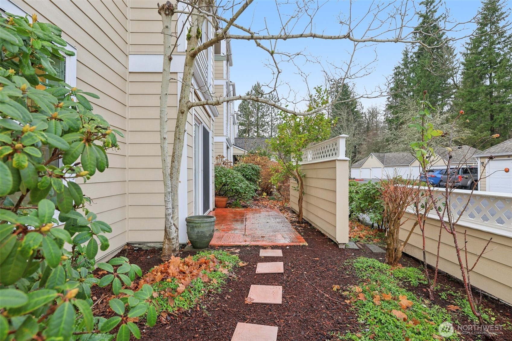 4133 224th Lane SE #103, Issaquah, WA 98029