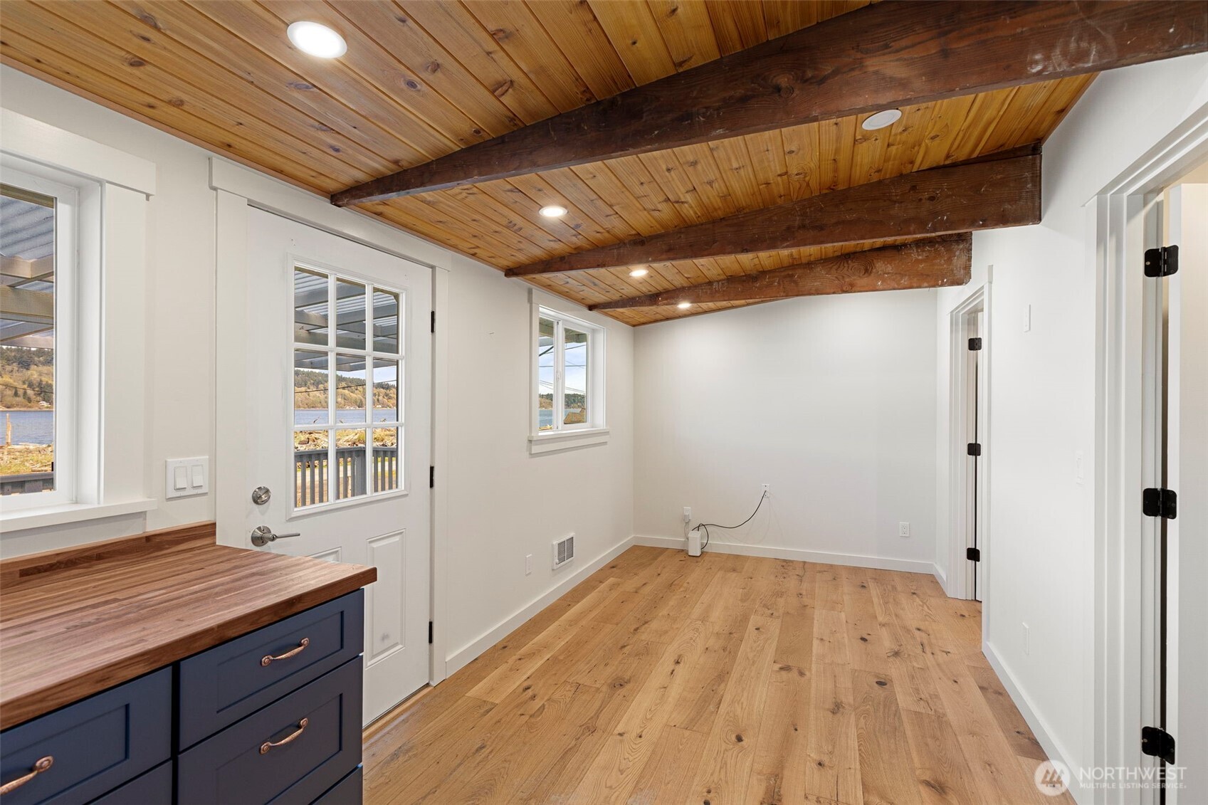 27830 Manzanita Beach Road SW, Vashon, WA 98070