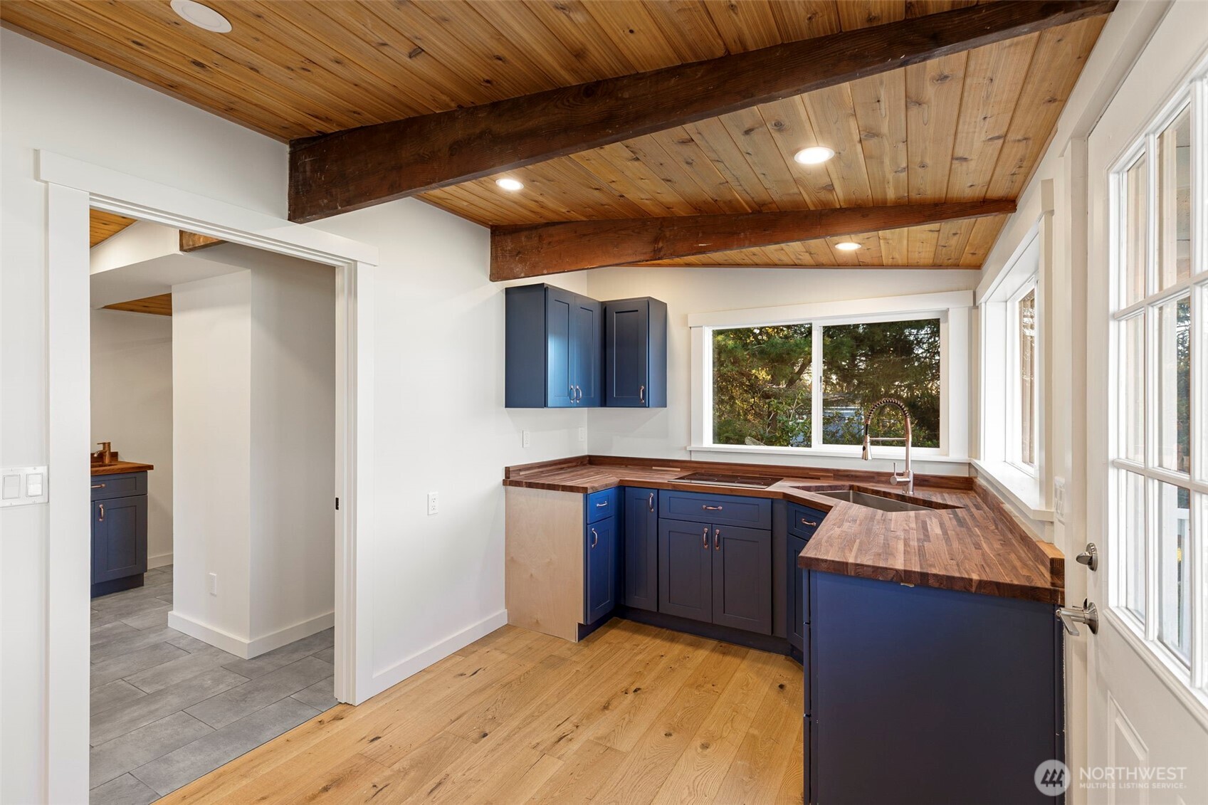 27830 Manzanita Beach Road SW, Vashon, WA 98070