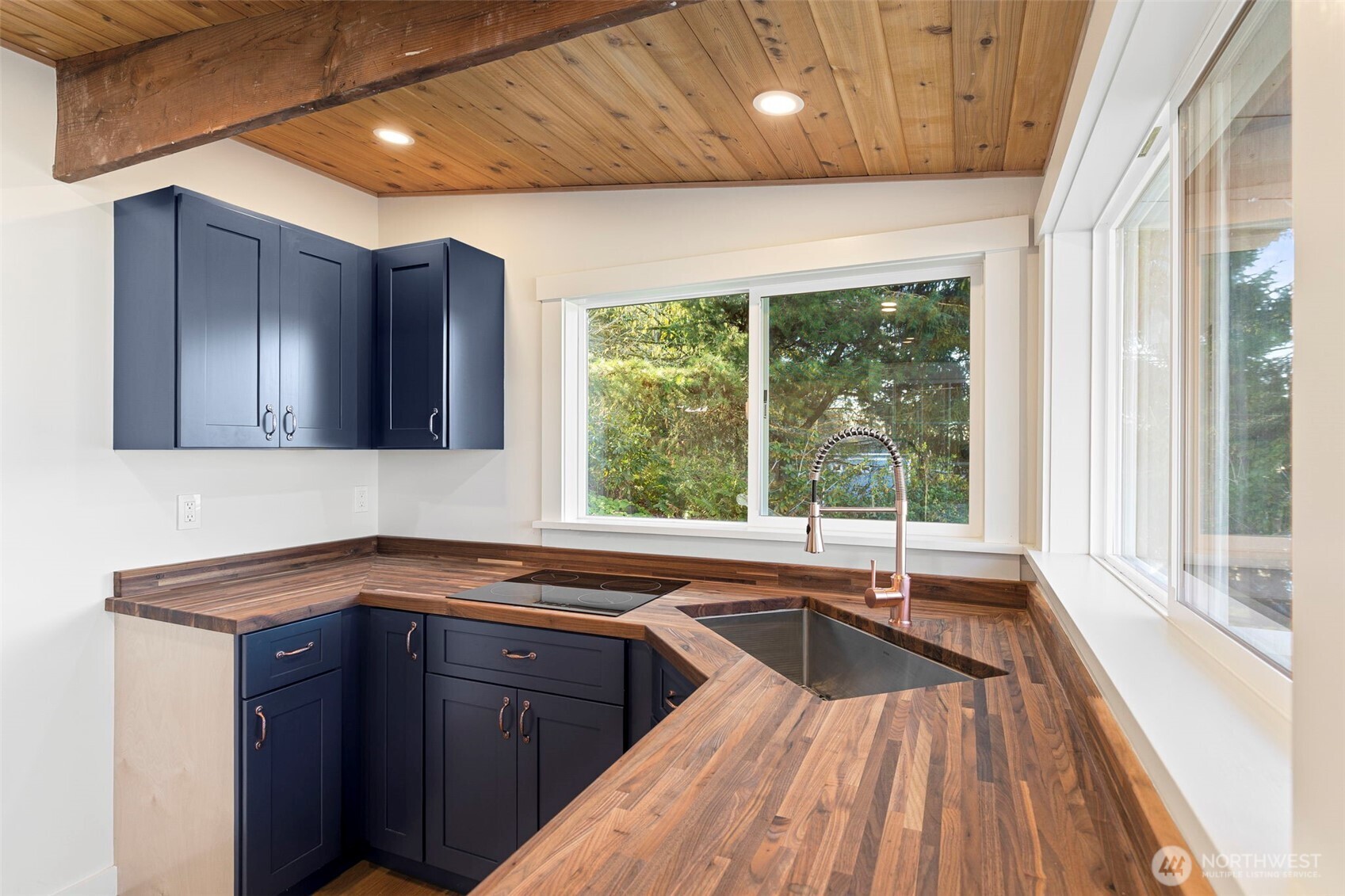 27830 Manzanita Beach Road SW, Vashon, WA 98070