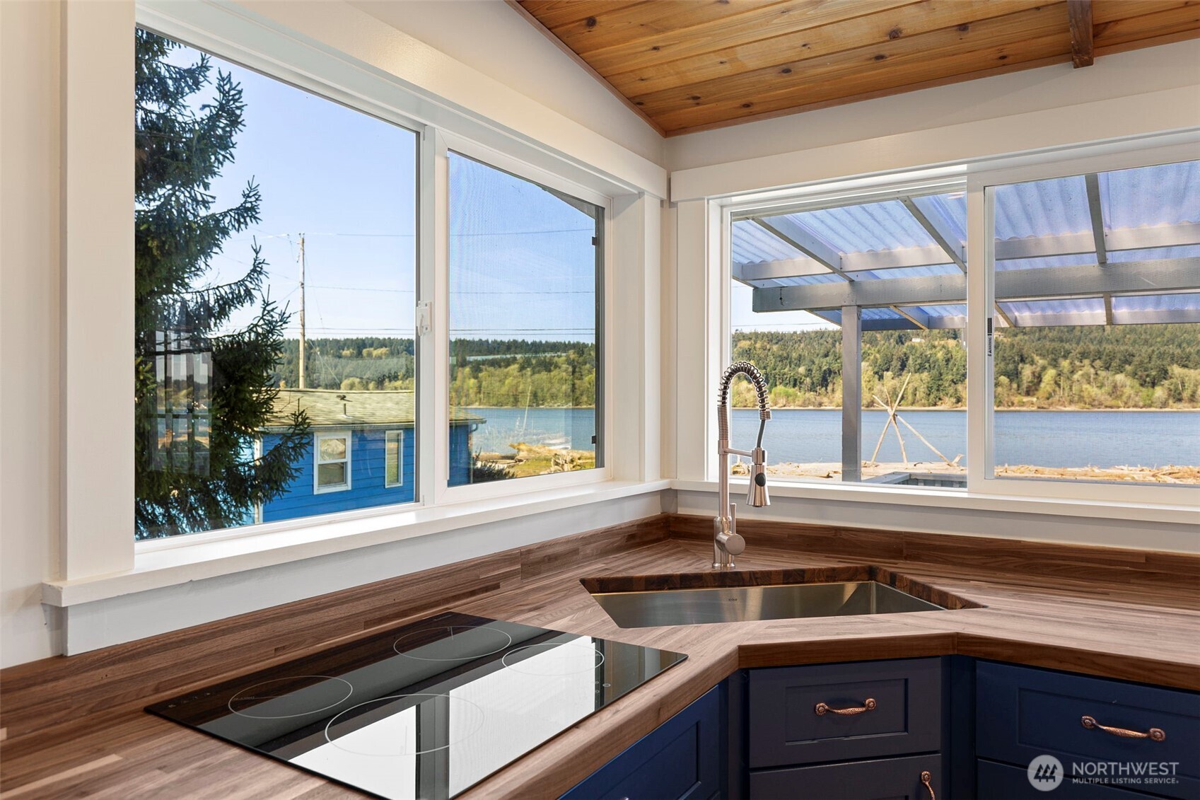 27830 Manzanita Beach Road SW, Vashon, WA 98070