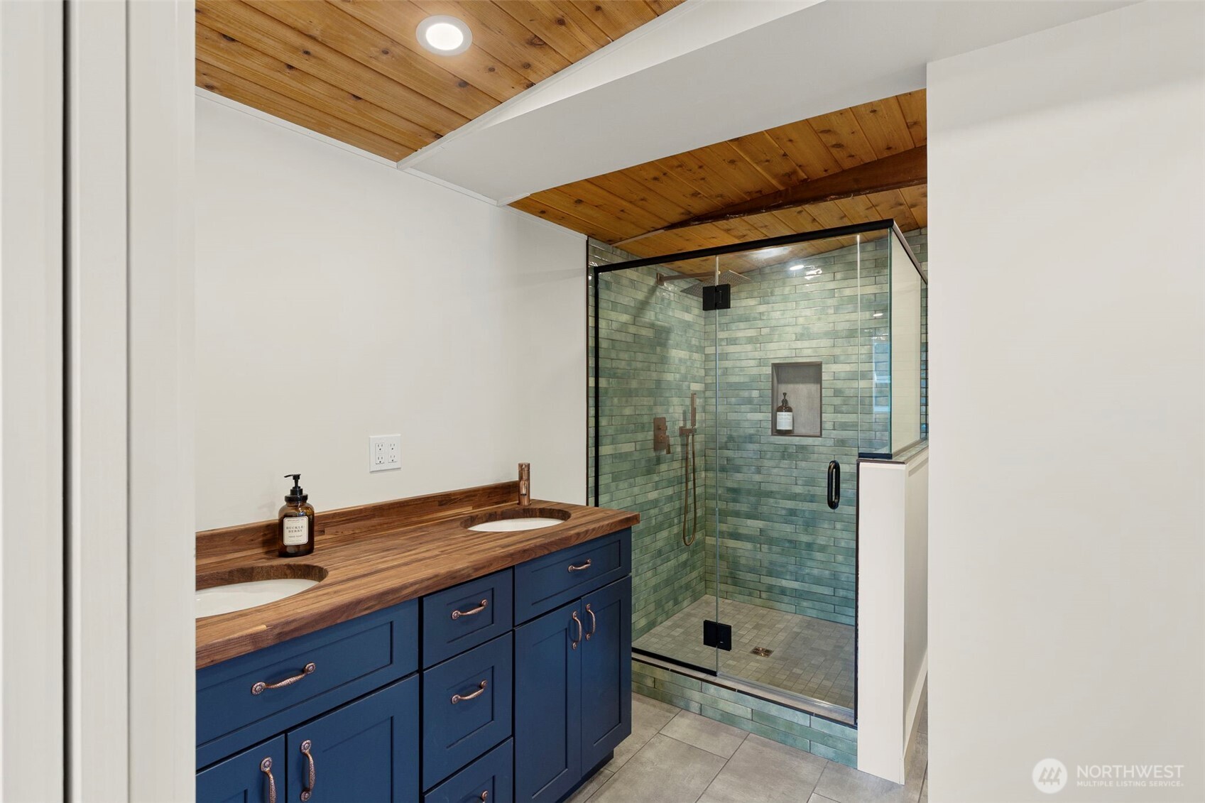 27830 Manzanita Beach Road SW, Vashon, WA 98070
