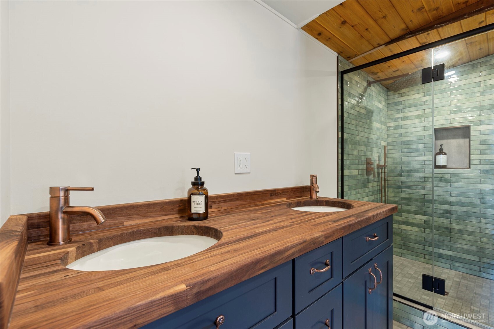 27830 Manzanita Beach Road SW, Vashon, WA 98070