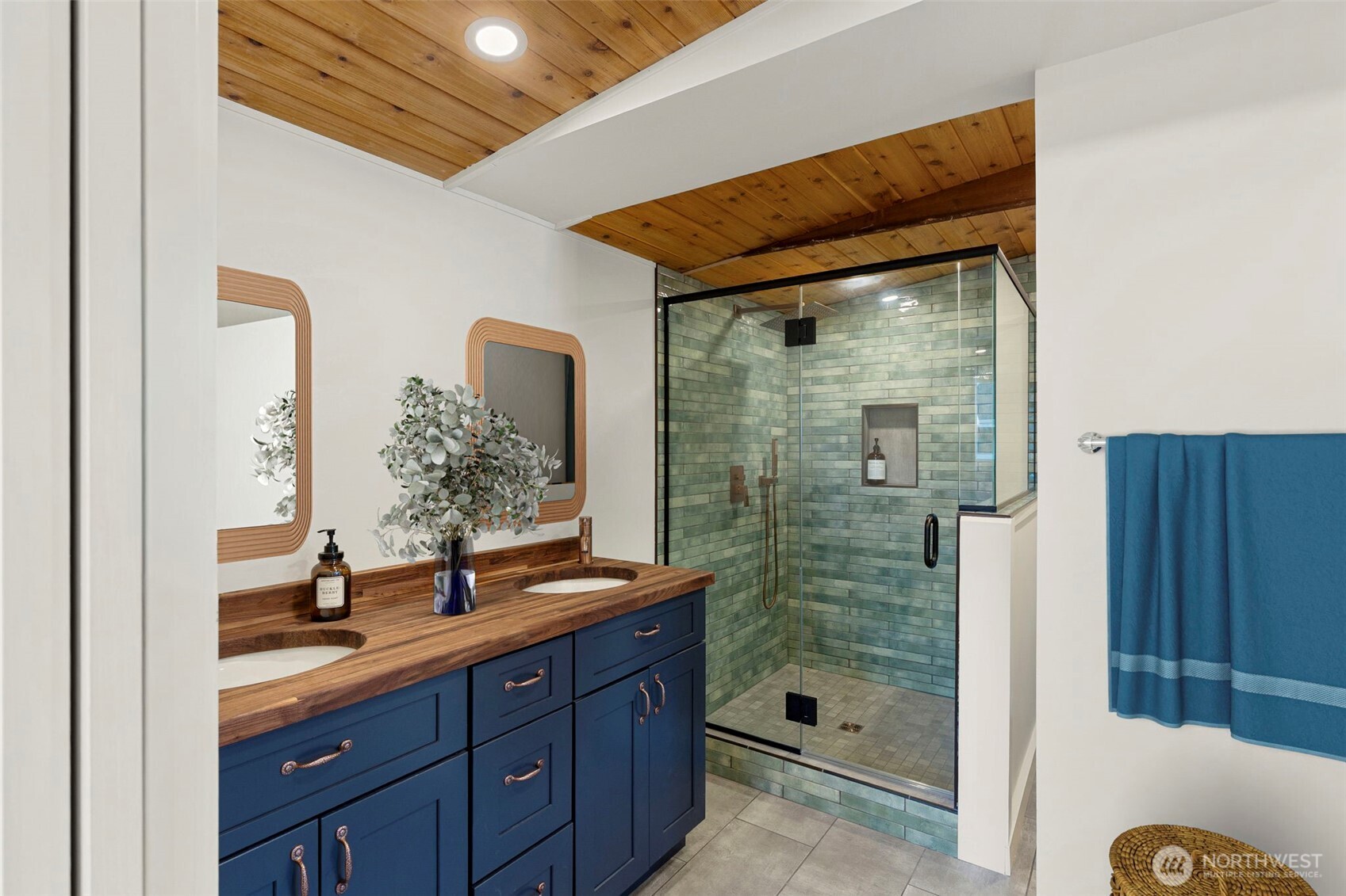 27830 Manzanita Beach Road SW, Vashon, WA 98070