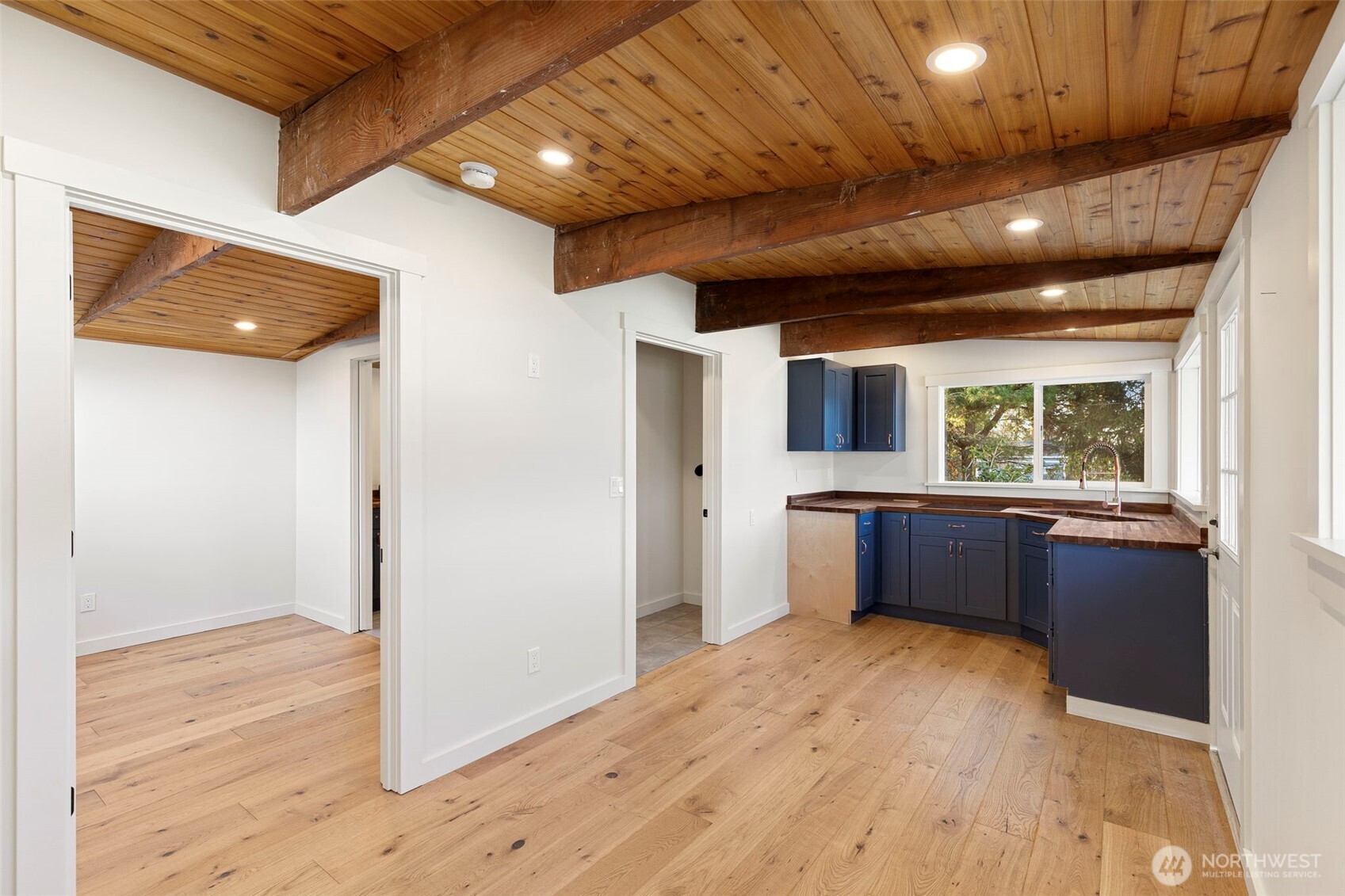 27830 Manzanita Beach Road SW, Vashon, WA 98070