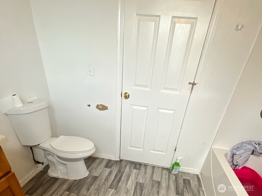 307 N E Street , Aberdeen, WA 98520-2612