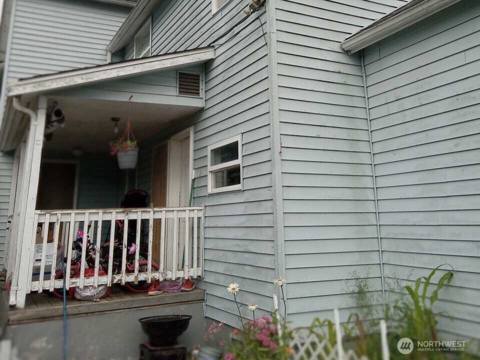 307 N E Street , Aberdeen, WA 98520-2612