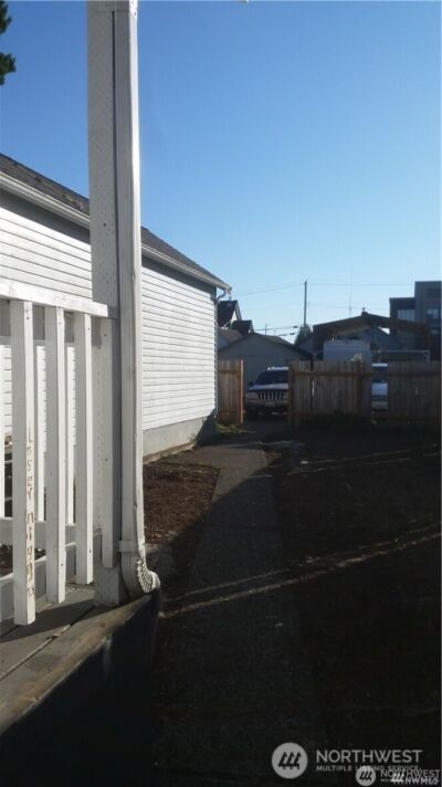 307 N E Street , Aberdeen, WA 98520-2612 - Photo 8