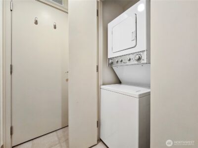 10610 NE 9th Place #1000, Bellevue, WA 98004 - Photo 14