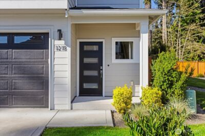 121 171st Place SW #B, Bothell, WA 98012 - Photo 2